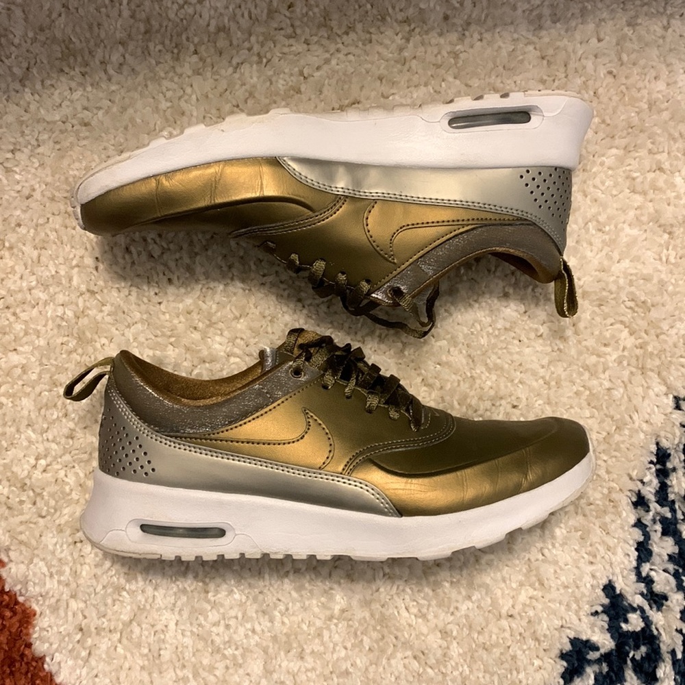 Nile Air Max Thea premium metallic